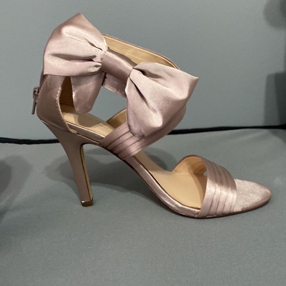 Jacqueline Ferrar Taupe Fabric Heel - Picture 5 of 15